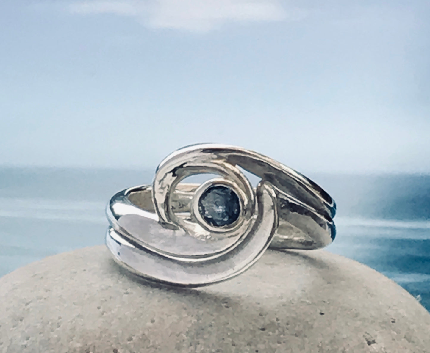 Wave silver sapphire ring