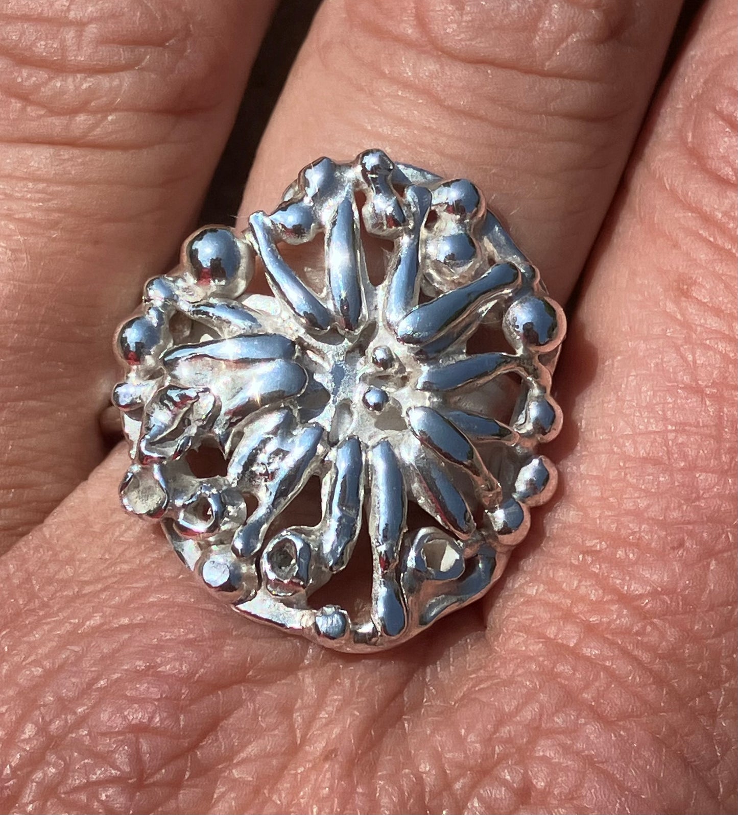 Sea anemone ring by Pa-pa jewellery