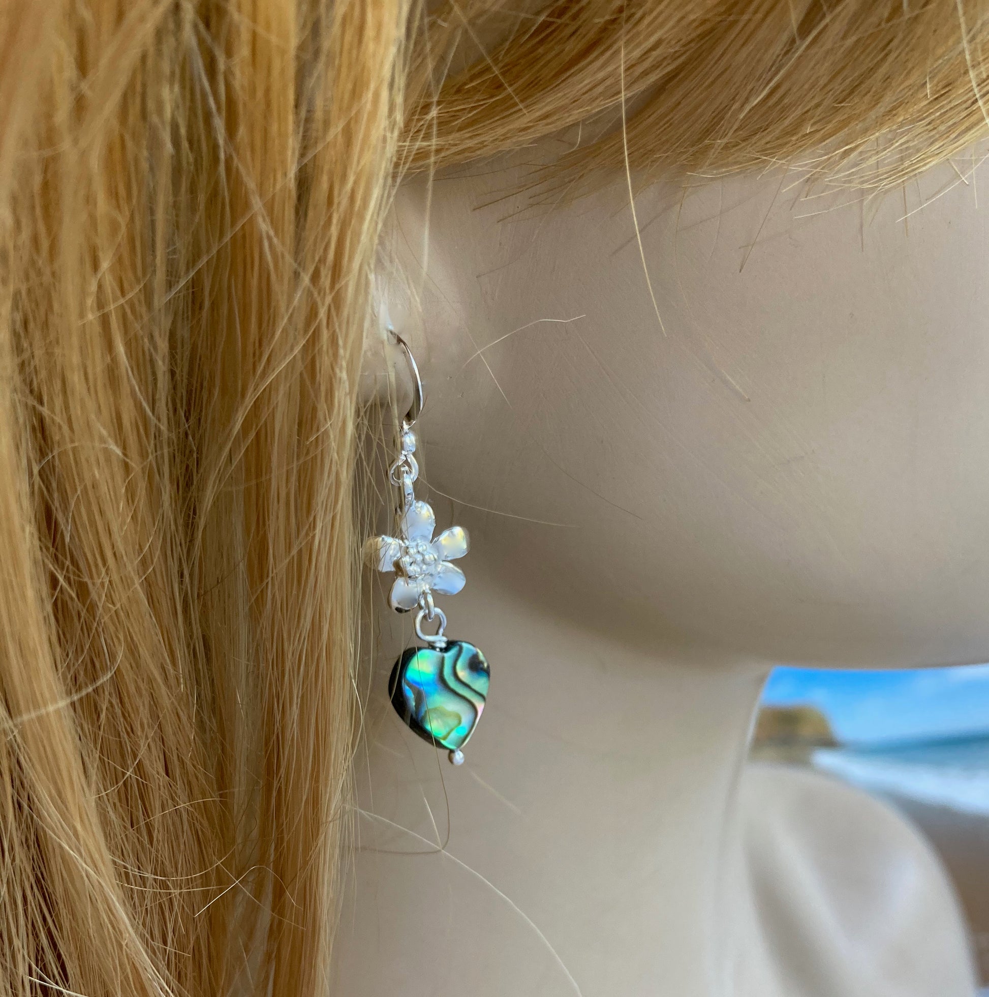 Flower earrings with abalone shel