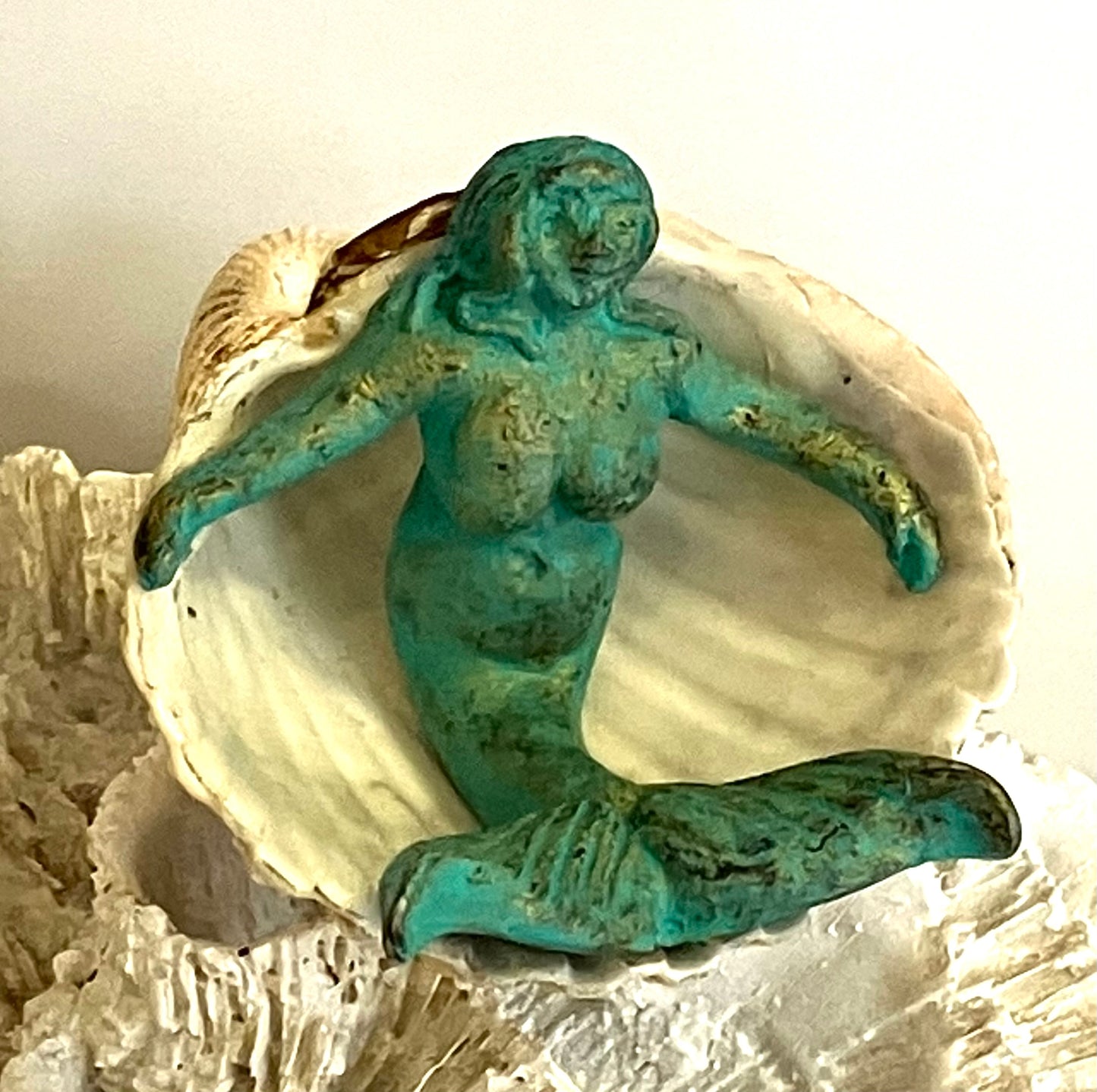 Mermaid sculpture cockle jacuzzi