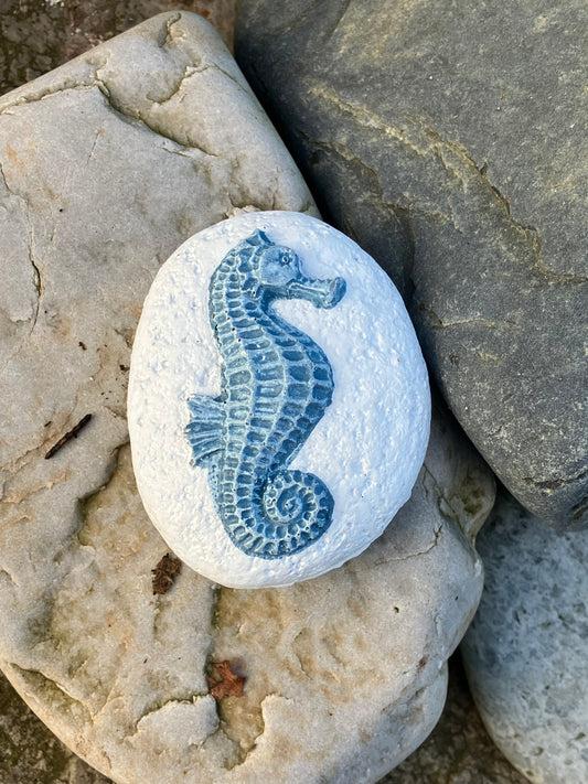 Seahorse resin pebble